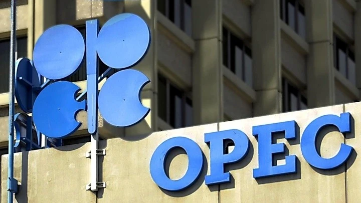 Λύγισε ο OPEC+ μετά από πολλούς μήνες αντίστασης και αυξάνει την παραγωγή πετρελαίου